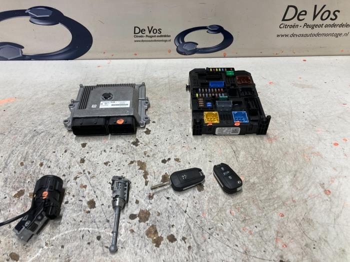 Used Engine management computer Opel Corsa F (UB/UH/UP) 1.2 Turbo 12V 100 Price € 350,00 Margin scheme offered by De Vos Onderdelen