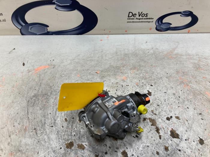 Mechanical fuel pump from a Peugeot 508 2019