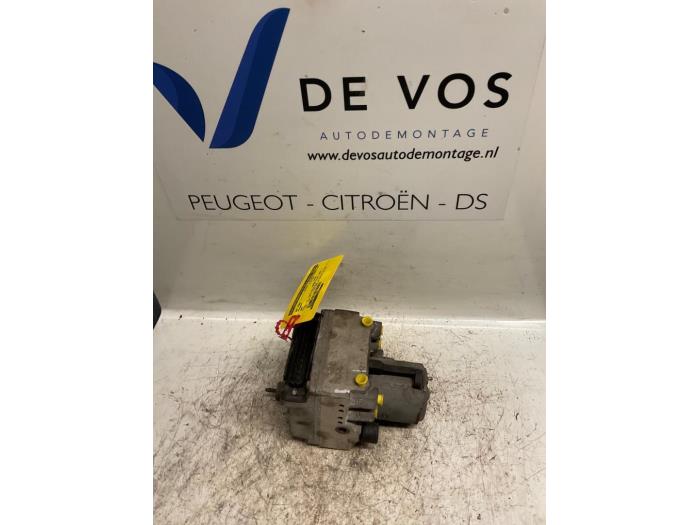 Usagé Pompe ABS Peugeot 406 (8B) 1.8 16V Prix € 90,00 Règlement à la marge proposé par De Vos Onderdelen
