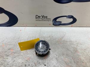 Używane Zegar Peugeot RCZ Cena € 100,00 Procedura marży oferowane przez De Vos Autodemontagebedrijf
