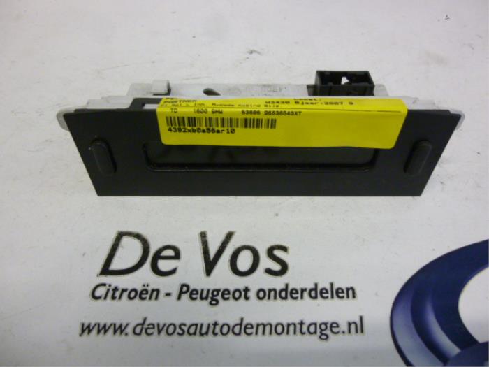 Begagnade Innerdisplay Peugeot Partner 1.6 HDI 75 Pris € 55,00 Marginaltabell erbjuds av De Vos Onderdelen