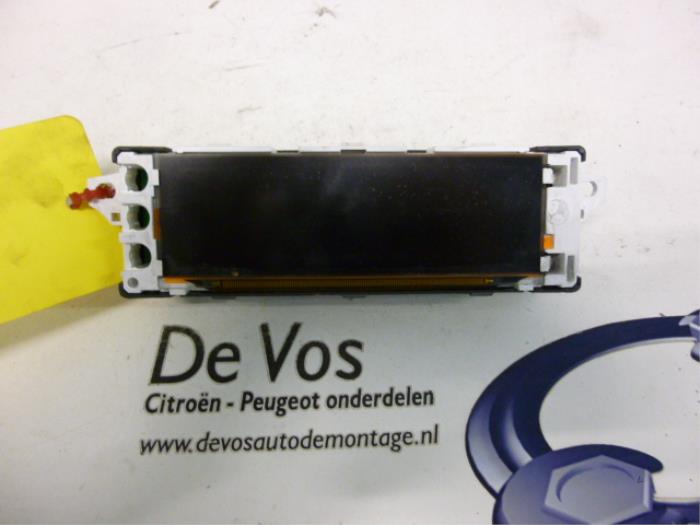 Begagnade Innerdisplay Peugeot Partner (GC/GF/GG/GJ/GK) 1.6 HDI 90 16V Pris € 55,00 Marginaltabell erbjuds av De Vos Onderdelen