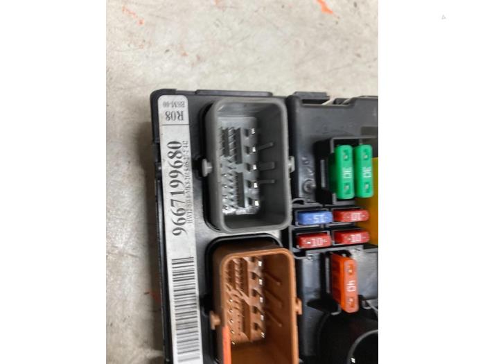 Fuse box Citroen DS3 6500HV VALEO De Vos Autodemontagebedrijf