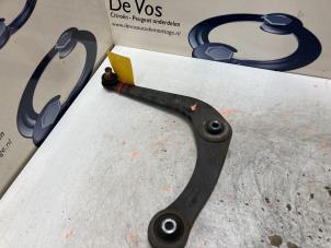Used Front wishbone, left Peugeot 206+ (2L/M) 1.4 XS Price € 45,00 Margin scheme offered by De Vos Autodemontagebedrijf