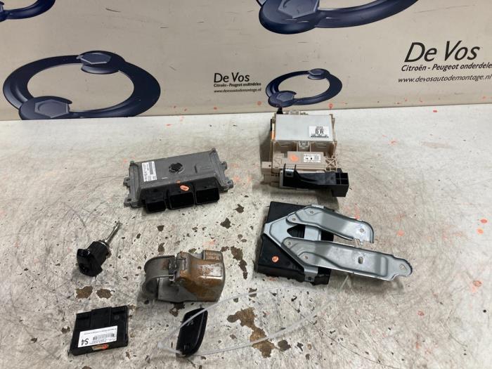 Used Engine management computer Peugeot 108 1.2 VTi 12V Price € 350,00 Margin scheme offered by De Vos Onderdelen