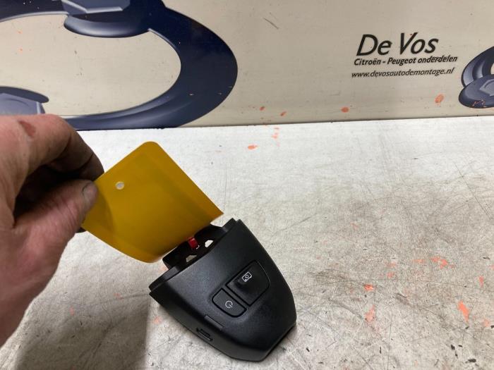 Usagé Divers Citroen C3 (SX/SW) 1.2 12V e-THP PureTech 110 Prix € 200,00 Règlement à la marge proposé par De Vos Onderdelen