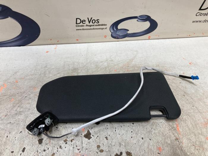 Oslona przeciwsloneczna z DS Automobiles DS7 Crossback 2019