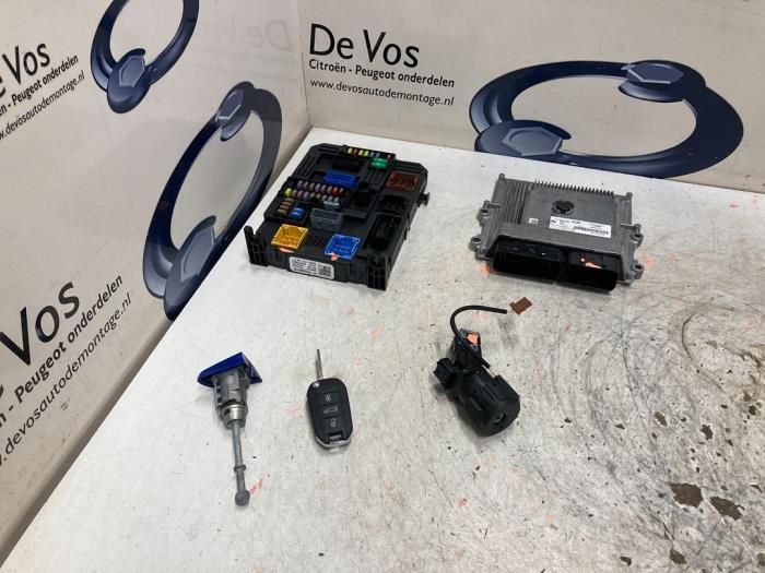 Used Engine management computer Opel Corsa F (UB/UH/UP) 1.2 Turbo 12V 100 Price € 350,00 Margin scheme offered by De Vos Onderdelen