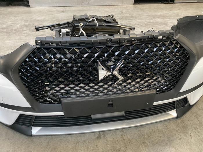 Front end, complete from a DS Automobiles DS7 Crossback 2018
