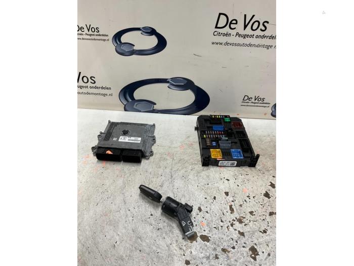Used Engine management computer Opel Corsa F (UB/UH/UP) 1.2 Turbo 12V 100 Price € 350,00 Margin scheme offered by De Vos Onderdelen
