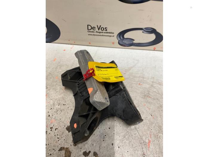 Used Engine mount Peugeot 3008 Price € 80,00 Margin scheme offered by De Vos Onderdelen
