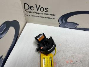 Usagé Contacteur tournant Citroen C1 1.0 12V VVT-i Prix € 90,00 Règlement à la marge proposé par De Vos Autodemontagebedrijf