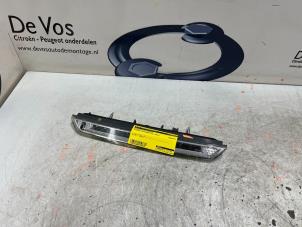 Używane Dodatkowe swiatlo stopu srodek Citroen C4 Picasso Cena € 35,00 Procedura marży oferowane przez De Vos Autodemontagebedrijf