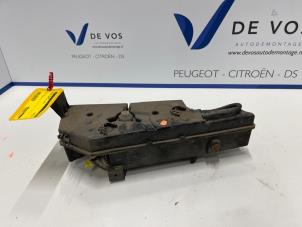 Usagé Réservoir filtre à particules Peugeot 5008 I (0A/0E) 1.6 BlueHDi 115 Prix € 70,00 Règlement à la marge proposé par De Vos Autodemontagebedrijf