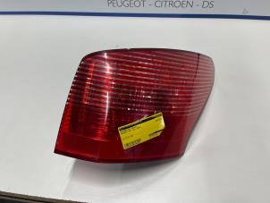 Usados Luz trasera derecha Peugeot 407 SW (6E) 1.8 16V Precio € 90,00 Norma de margen ofrecido por De Vos Autodemontagebedrijf