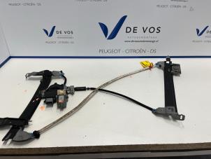 Używane Mechanizm szyby prawej przedniej wersja 2-drzwiowa Peugeot 308 Cena € 200,00 Procedura marży oferowane przez De Vos Autodemontagebedrijf