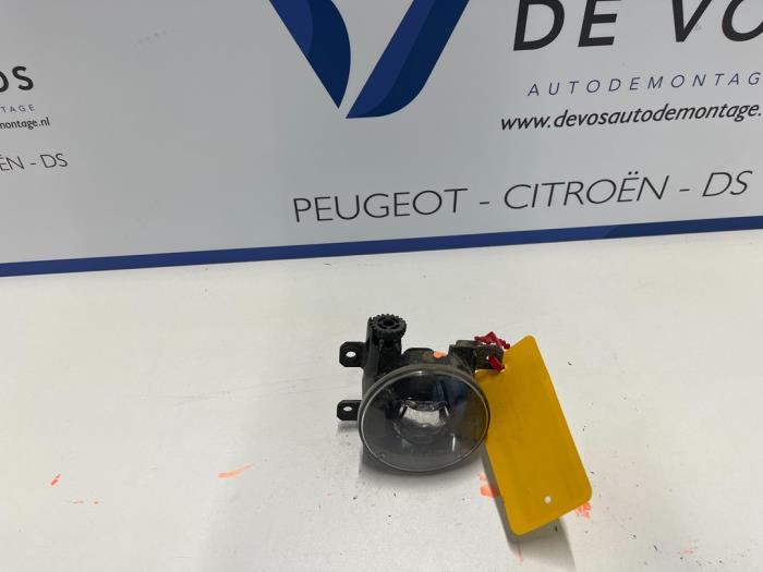 Używane Halogen prawy Peugeot 2008 Cena € 90,00 Procedura marży oferowane przez De Vos Onderdelen
