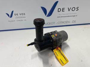Usagé Pompe direction assistée Peugeot 307 CC (3B) 2.0 16V Prix € 150,00 Règlement à la marge proposé par De Vos Autodemontagebedrijf