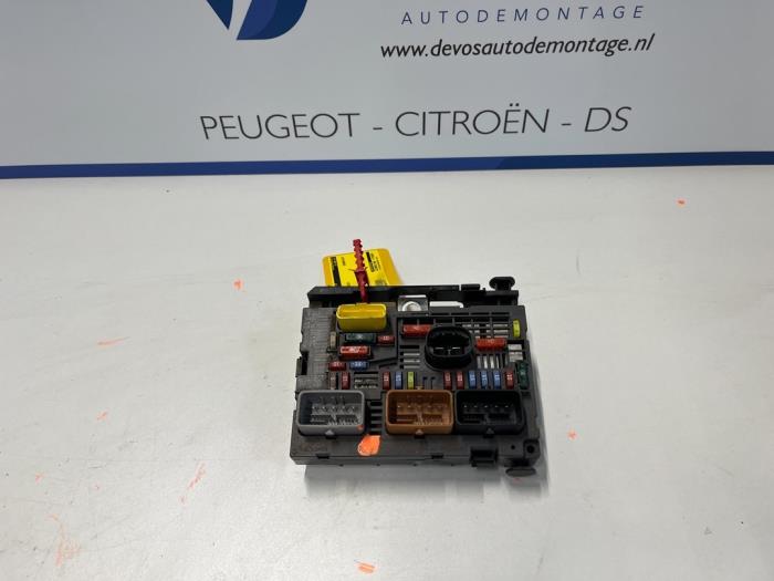Skrzynka bezpieczników z Peugeot 5008 I (0A/0E) 1.6 HDiF 16V 2014