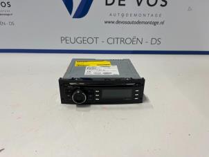 Used Radio CD player Peugeot 208 I (CA/CC/CK/CL) 1.2 Vti 12V PureTech Price € 250,00 Margin scheme offered by De Vos Autodemontagebedrijf