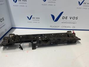 Gebrauchte Schlossträger vorne Peugeot 5008 Preis € 45,00 Margenregelung angeboten von De Vos Autodemontagebedrijf
