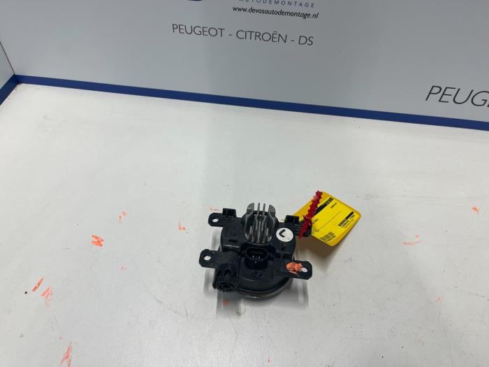 Używane Halogen prawy Peugeot 5008 Cena € 80,00 Procedura marży oferowane przez De Vos Onderdelen