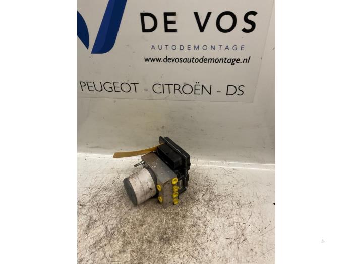 Usagé Pompe ABS Citroen C8 Prix € 100,00 Règlement à la marge proposé par De Vos Onderdelen