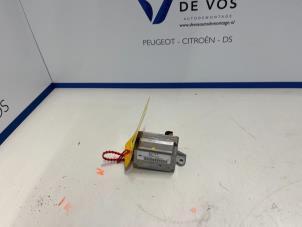 Used Anti-roll control sensor Peugeot 206 CC (2D) 1.6 16V Price € 160,00 Margin scheme offered by De Vos Autodemontagebedrijf