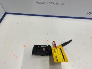 Used Gear stick Citroen C4 Picasso (3D/3E) 2.0 Blue HDI 150 Price € 135,00 Margin scheme offered by De Vos Autodemontagebedrijf