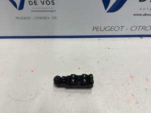 Używane Przelacznik combi okienny Citroen C4 Picasso (3D/3E) 2.0 Blue HDI 150 Cena € 80,00 Procedura marży oferowane przez De Vos Autodemontagebedrijf