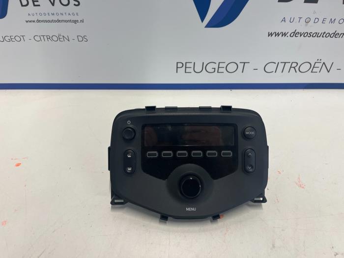Radio from a Peugeot 108 1.0 12V 2015