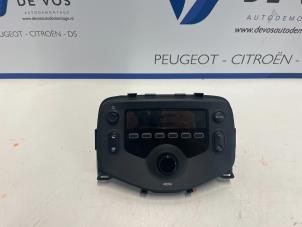 Usados Radio Peugeot 108 1.0 12V Precio € 115,00 Norma de margen ofrecido por De Vos Autodemontagebedrijf