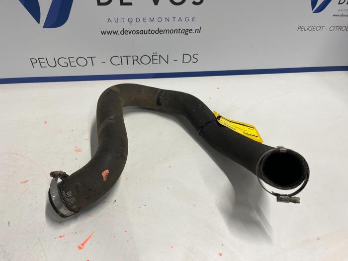 Gebrauchte Intercooler Schlauch Peugeot 308 SW (L4/L9/LC/LJ/LR) 1.6 BlueHDi 120 Preis € 35,00 Margenregelung angeboten von De Vos Onderdelen