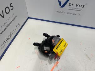 Usagé Pompe à eau supplémentaire Citroen C5 Aircross Prix € 160,00 Règlement à la marge proposé par De Vos Autodemontagebedrijf