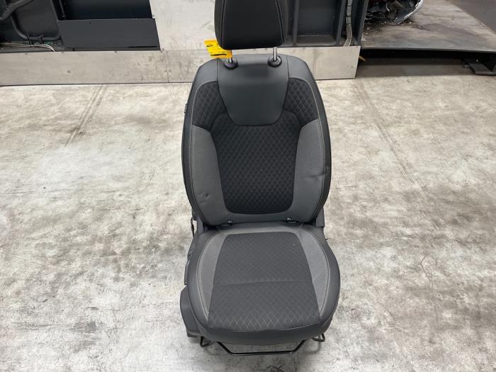 Używane Fotel prawy Opel Grandland (X) 1.6 Turbo 16V Hybrid4 Cena € 450,00 Procedura marży oferowane przez De Vos Onderdelen