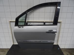 Używane Drzwi lewe przednie wersja 4-drzwiowa Peugeot 807 2.0 HDi 16V 136 FAP Cena € 160,00 Procedura marży oferowane przez De Vos Autodemontagebedrijf