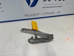 Used Bonnet Hinge Citroen DS5 (KD/KF) 2.0 165 HYbrid4 16V Price € 35,00 Margin scheme offered by De Vos Autodemontagebedrijf