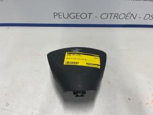 Usagé Airbag gauche (volant) Peugeot 107 1.0 12V Prix € 200,00 Règlement à la marge proposé par De Vos Autodemontagebedrijf