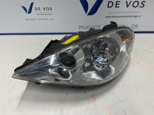 Used Headlight, left Peugeot 807 2.0 HDi 16V 136 FAP Price € 100,00 Margin scheme offered by De Vos Autodemontagebedrijf