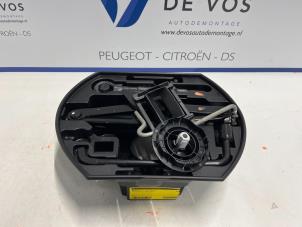 Usagé Cric Citroen C3 (SX/SW) 1.2 Vti 12V PureTech Prix € 45,00 Règlement à la marge proposé par De Vos Autodemontagebedrijf