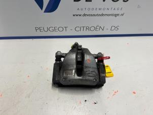 Usagé Etrier de frein (pince) avant droit Citroen C3 Aircross (2C/2R) 1.2 e-THP PureTech 130 Prix € 55,00 Règlement à la marge proposé par De Vos Autodemontagebedrijf