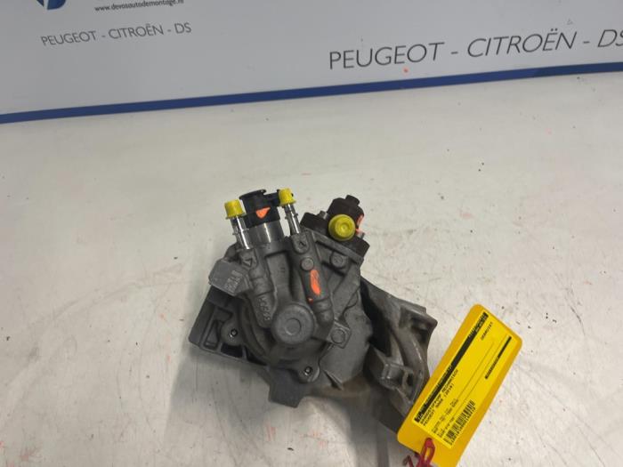 Mechaniczna pompa paliwa z Peugeot 5008 2016