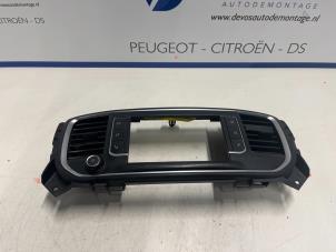 Used Radio control panel Peugeot Expert (VA/VB/VE/VF/VY) 2.0 Blue HDi 180 16V Price € 55,00 Margin scheme offered by De Vos Autodemontagebedrijf