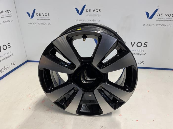 Wheel from a Citroën C3 (SX/SW) 1.2 Vti 12V PureTech 2019