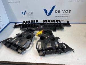 Używane Rama zderzaka tyl DS Automobiles DS7 Crossback Cena € 110,00 Procedura marży oferowane przez De Vos Autodemontagebedrijf