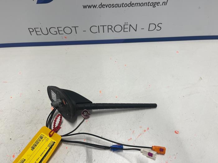 Używane Antena Citroen C4 Picasso (3D/3E) 2.0 Blue HDI 150 Cena € 45,00 Procedura marży oferowane przez De Vos Onderdelen
