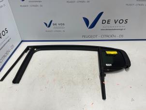 Gebrauchte Dreieckfenster links hinten Peugeot 308 Preis € 100,00 Margenregelung angeboten von De Vos Autodemontagebedrijf