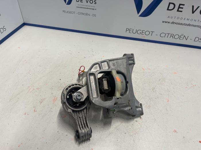 Engine mount from a Citroen C4 Picasso 2019