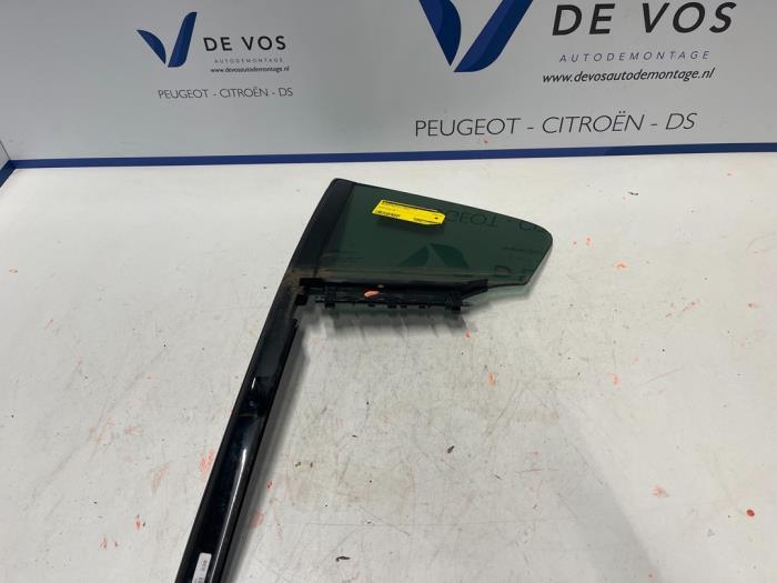 Usados Ventanilla triangular izquierda detrás Peugeot 508 Precio € 100,00 Norma de margen ofrecido por De Vos Onderdelen