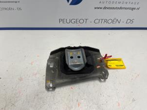 Usagé Support boîte de vitesse Peugeot 3008 Prix € 35,00 Règlement à la marge proposé par De Vos Autodemontagebedrijf